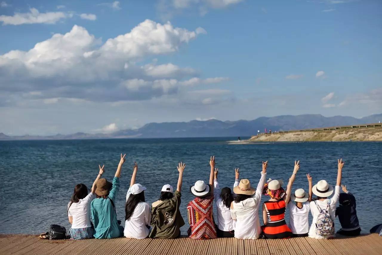 大手牵小手我们一起走,大手牵小手我们一起走图片
