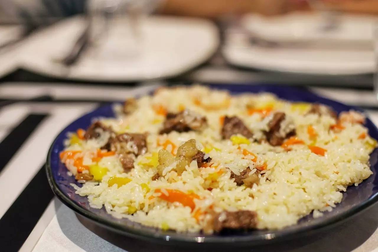 大手牵小手我们一起走,大手牵小手我们一起走图片