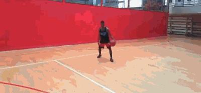 凯里欧文招牌动作过人,nba凯里欧文过人集锦