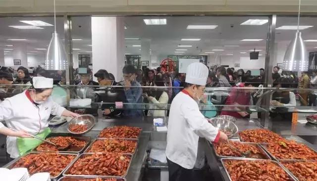 在武汉读大学需要多少生活费？超6成认为每月1200元够用！