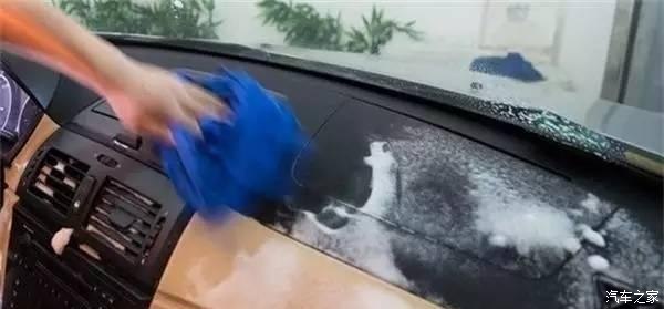 汽车中控台皮面怎么保养,汽车仪表台需要怎么保养