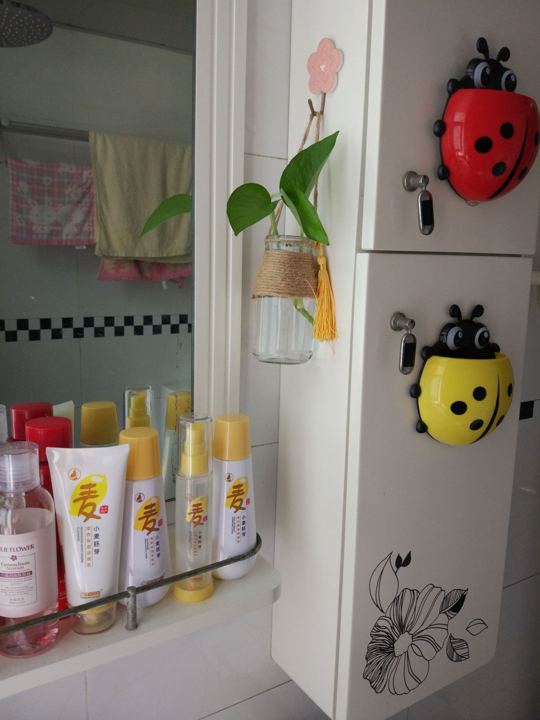 不要的玻璃瓶与麻绳制作复古花瓶,设计废弃塑料瓶变身趣味家居摆件