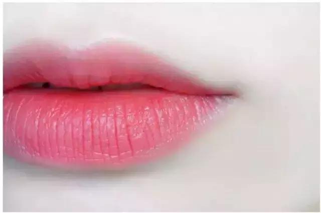 豆沙色的口红推荐哪个,豆沙色的口红怎么涂轻一点才好看