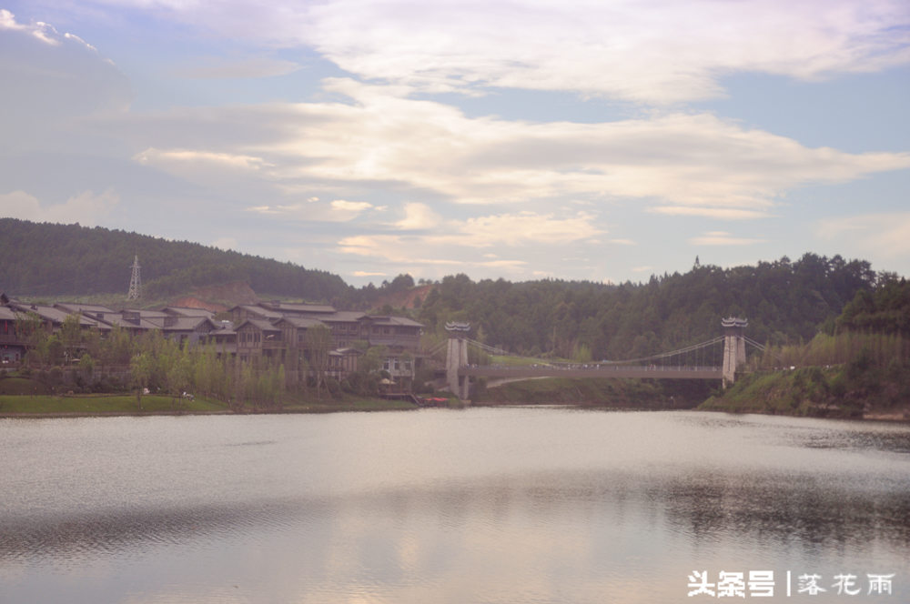 丹寨万达小镇打造综合性旅游景区,贵州丹寨万达小镇十一第一天