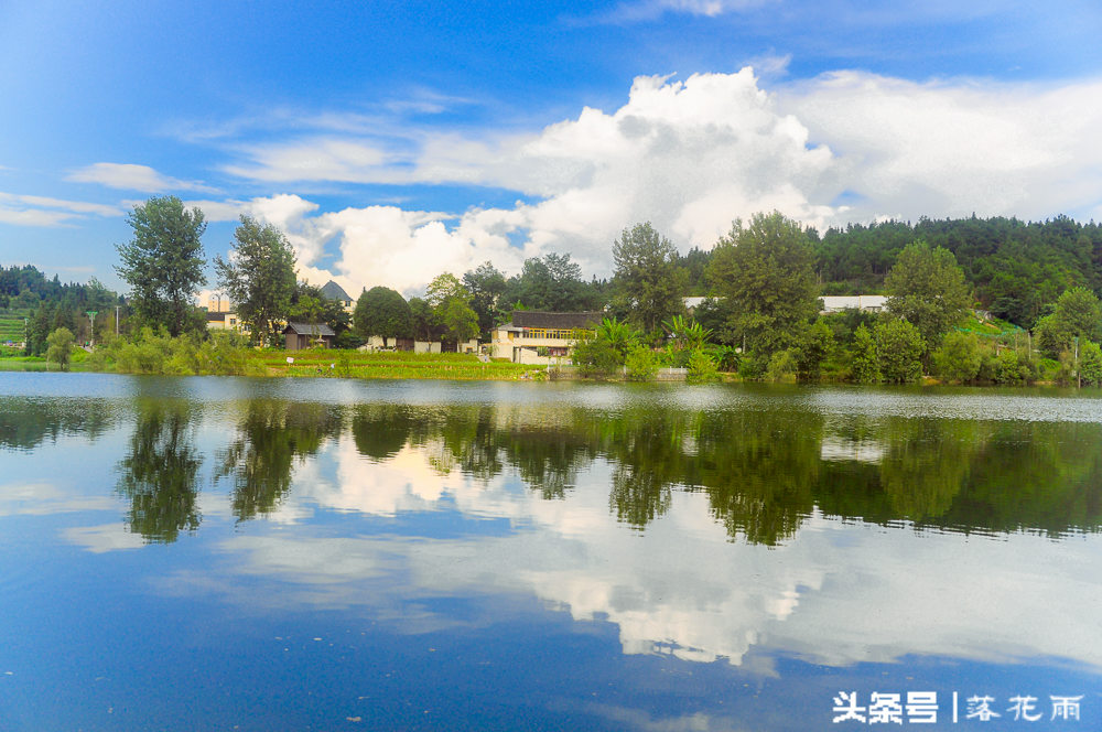 丹寨万达小镇打造综合性旅游景区,贵州丹寨万达小镇十一第一天