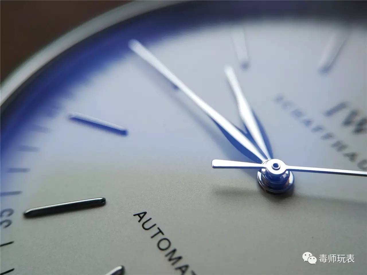 万国柏涛菲诺的秒针是弯的吗,iwc万国柏涛菲诺系列男士腕表