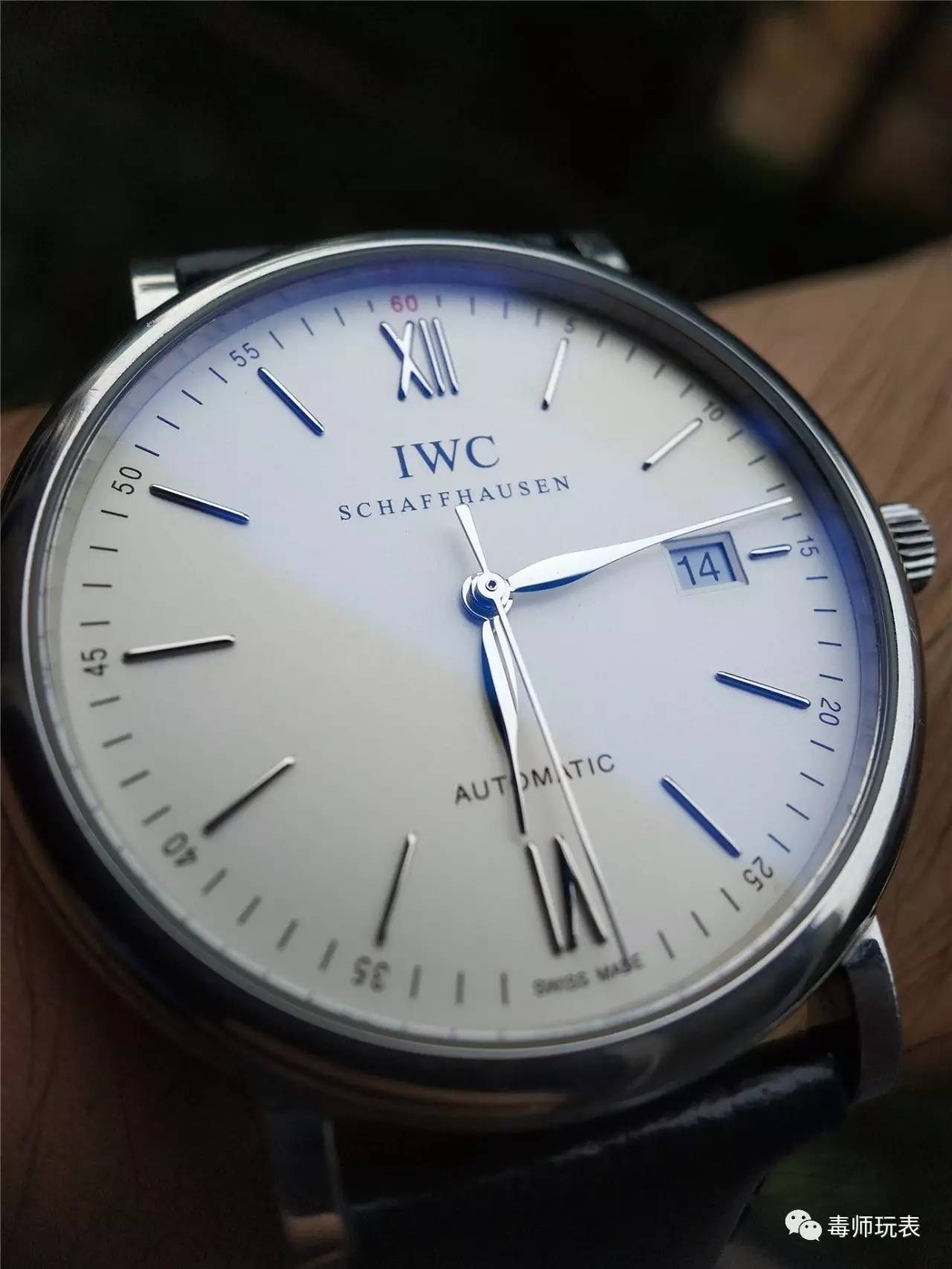 万国柏涛菲诺的秒针是弯的吗,iwc万国柏涛菲诺系列男士腕表