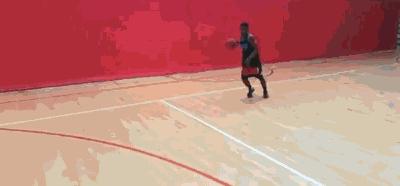 凯里欧文招牌动作过人,nba凯里欧文过人集锦