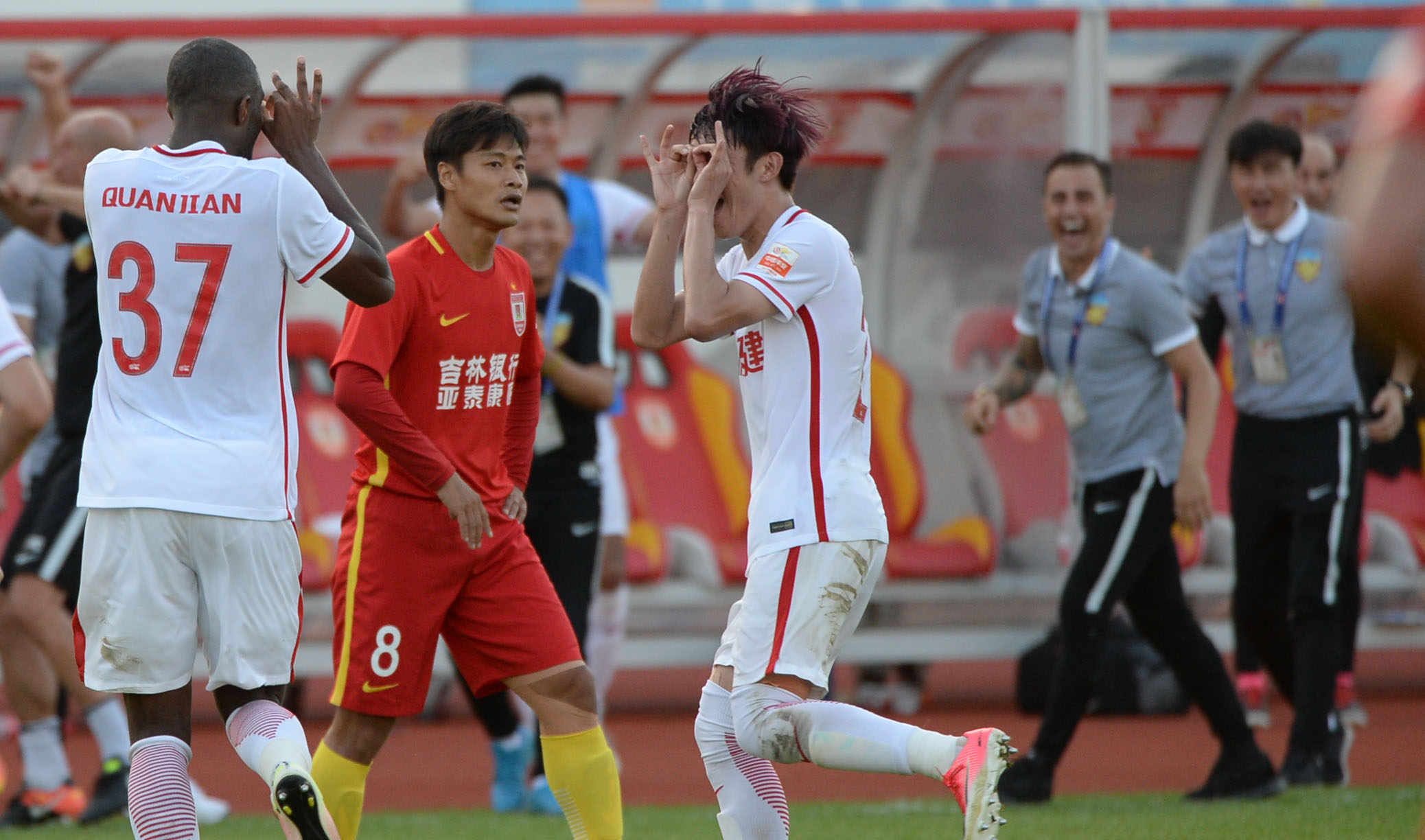 眼镜侠一脚让经开鸦雀无声!卡帅后面排兵布阵怎么办?