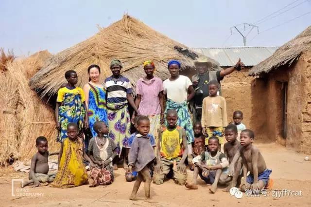 她单枪匹马从杭州出发，开着开着到了非洲腹地