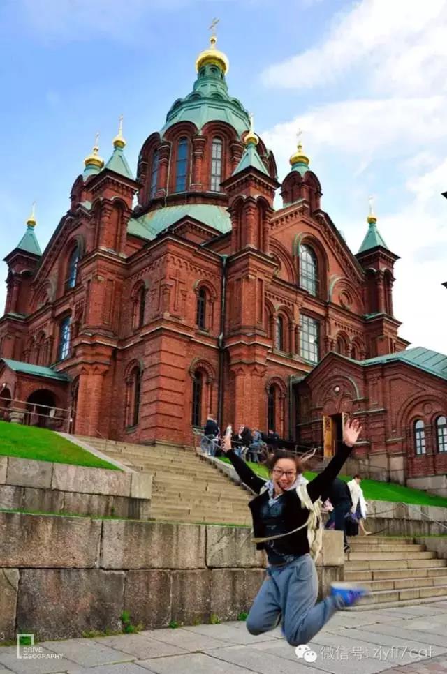 她单枪匹马从杭州出发，开着开着到了非洲腹地