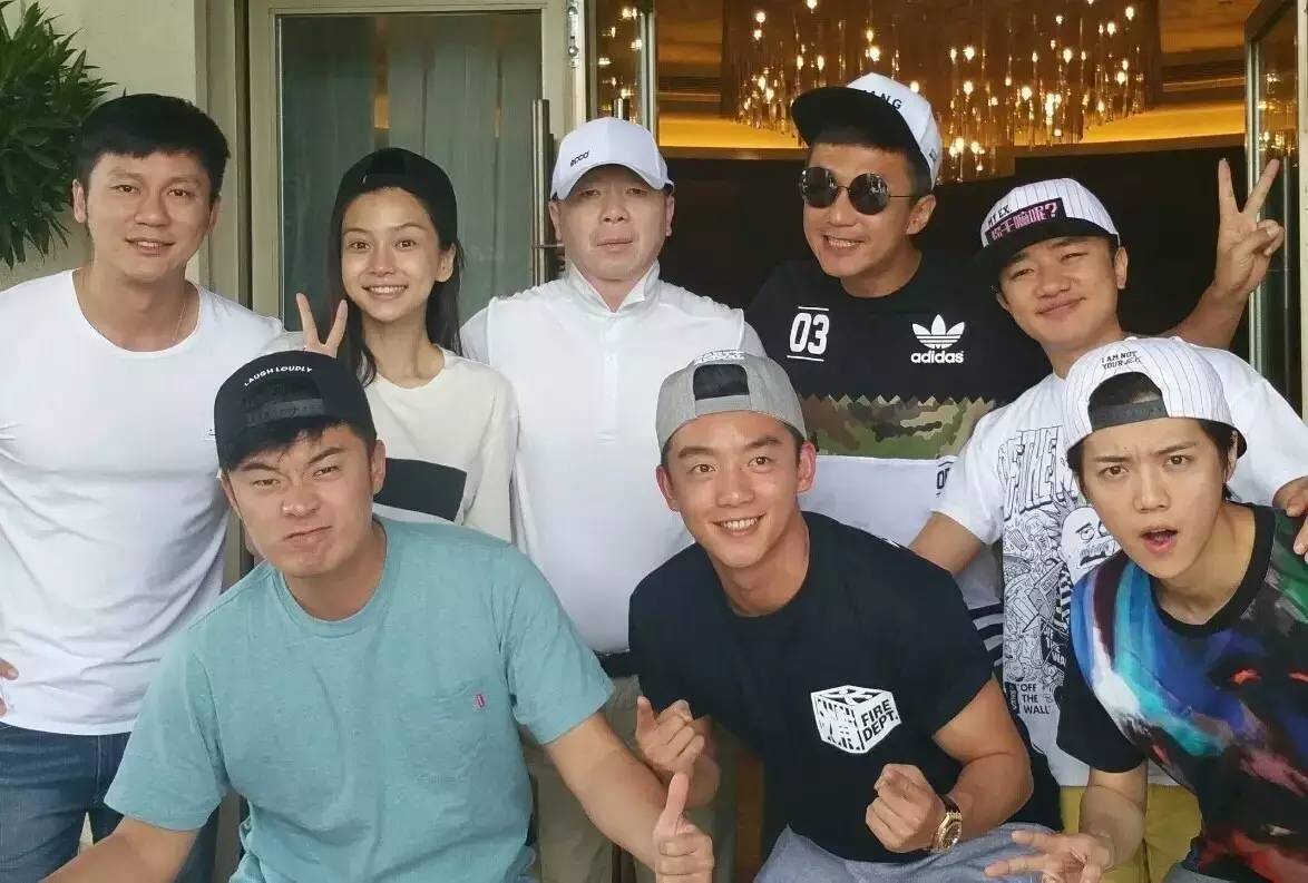 哈哈哈*靠我**一瓶素颜霜骗到了现任男票,他还一直以为我真素颜