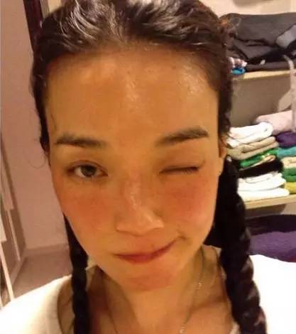 哈哈哈*靠我**一瓶素颜霜骗到了现任男票,他还一直以为我真素颜