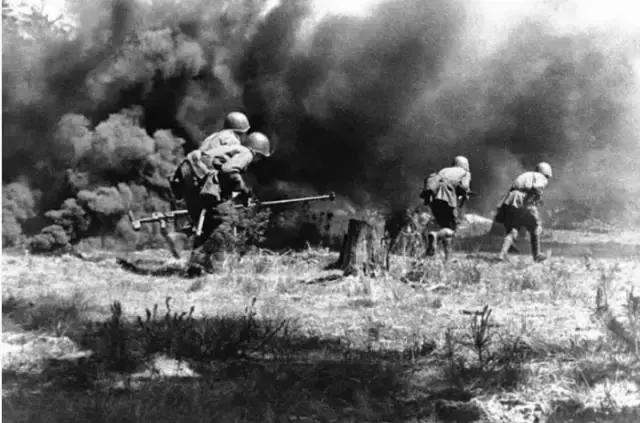 苏联军队最后的辉煌,从满清支柱到民族脊梁