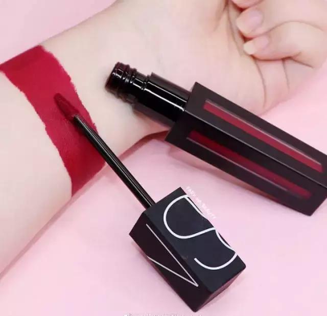 男朋友说要送我100支口红,男朋友送女朋友什么口红好