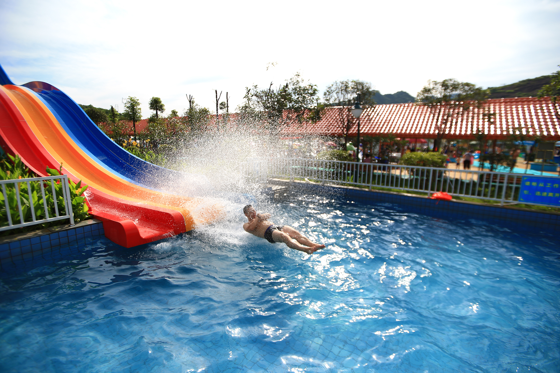 水上乐园夏日清爽视频,水上乐园清凉一夏全场畅玩