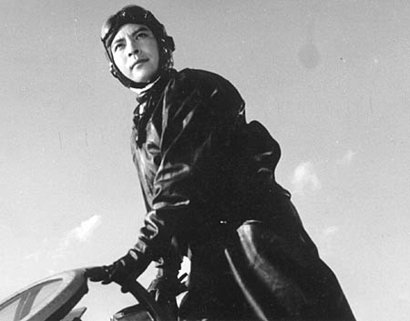 这些中国大明星都曾扮演飞行员，看看哪位最有军人气质？