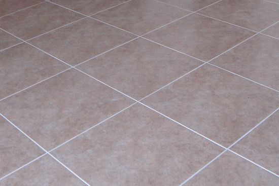 瓷砖有细微划痕是否正常,亮光瓷砖很多划痕有什么办法修复