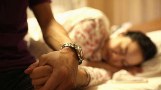 羊水变绿可以打催产针吗,孕妇打催产针羊水破了