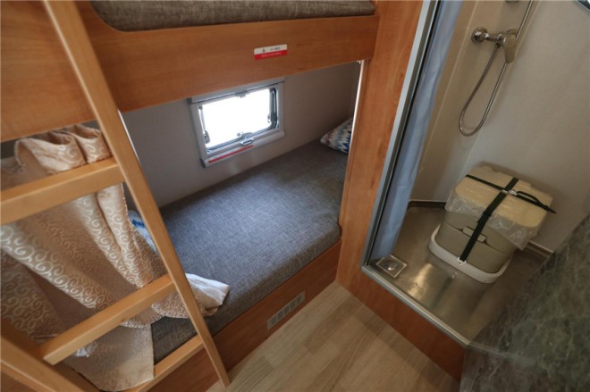 奔驰凯伦宾威24h双拓展旅居房车,凯伦宾威50万左右