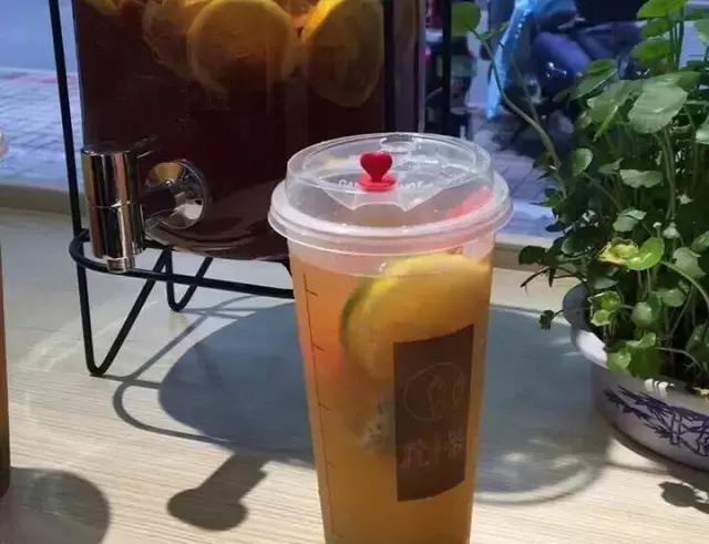 这家奶茶店凭什么能让顾客排队4小时？因为掌握了这个定律！