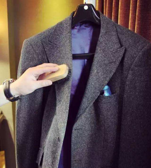 西装衬衫怎么洗可以用洗衣机洗吗,白衬衫西服裤子该怎么洗