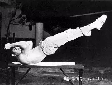 龙旗腹肌,龙旗腹肌怎么练