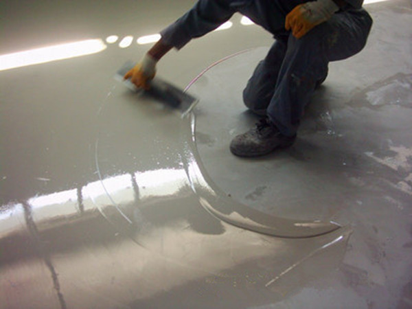 新房装修地面做自流平好不好,新房装修地面水泥清理