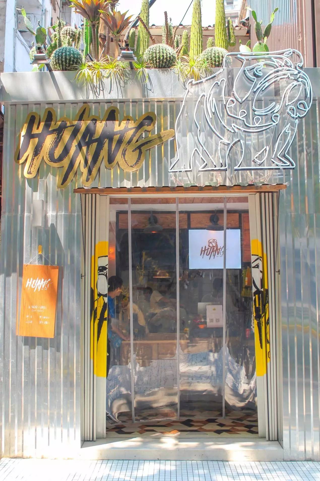 热狗来点纯正的味,超级辣的热狗