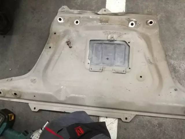 宝马z4启动时异响,宝马z4哒哒哒异响怎么解决