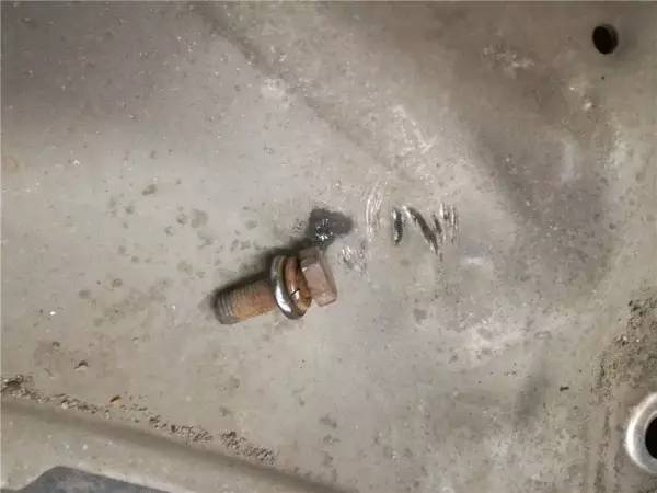 宝马z4启动时异响,宝马z4哒哒哒异响怎么解决