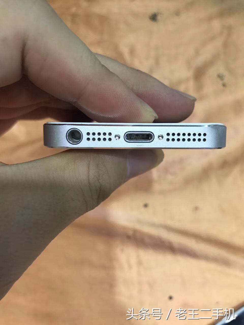 老王，我昨天淘了部64g的iPhone7，美滋滋