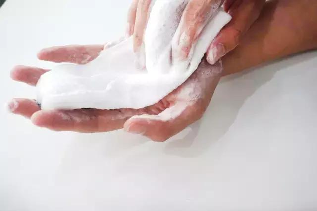 怎样才能像沈月一样,怎么养成像周冬雨一模一样的脸