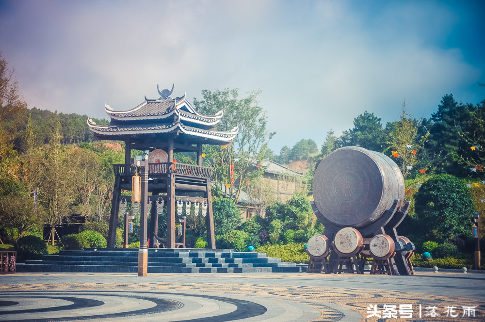 丹寨万达小镇打造综合性旅游景区,贵州丹寨万达小镇十一第一天