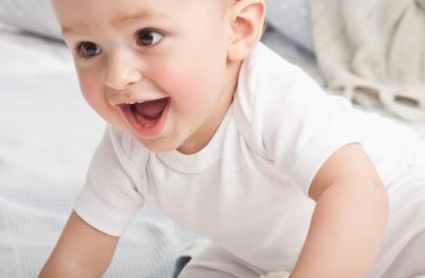 怎么判断宝宝听力有没有问题,宝宝听不到听力的表现