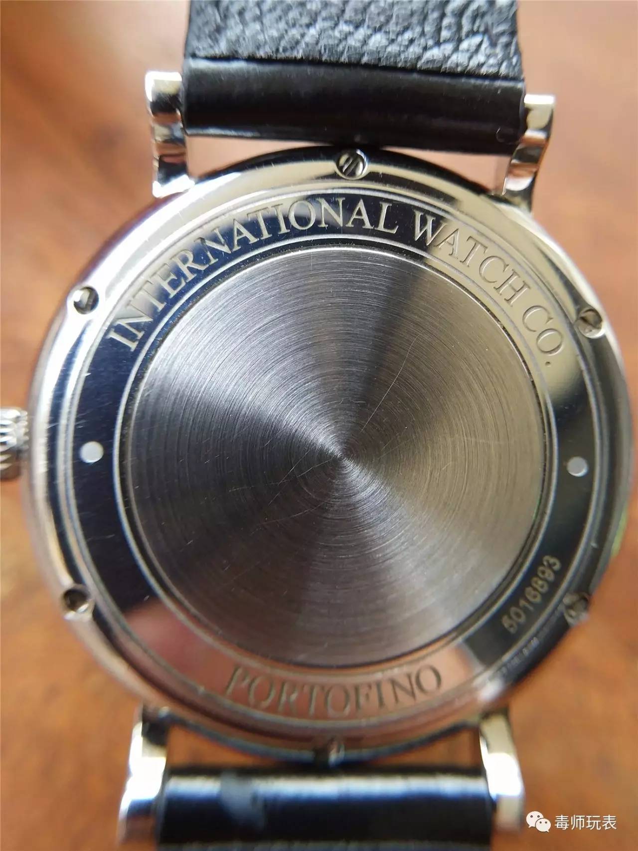 万国柏涛菲诺的秒针是弯的吗,iwc万国柏涛菲诺系列男士腕表