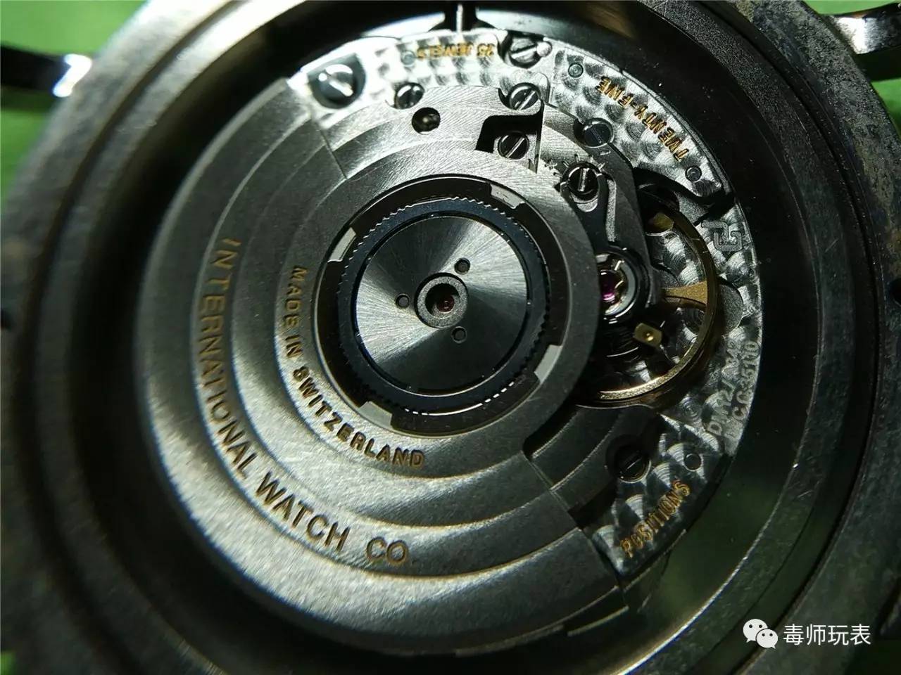 万国柏涛菲诺的秒针是弯的吗,iwc万国柏涛菲诺系列男士腕表