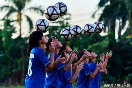 踢球吧姑娘赤峰,踢球吧女孩完整版