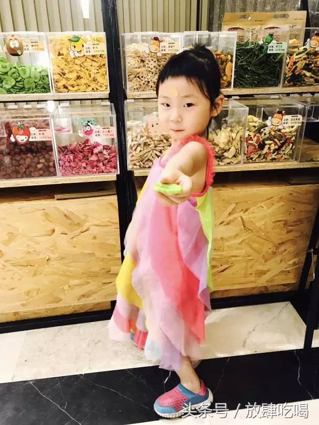 不愿做个只吃烤肉的*疆新**胖纸？九蔬，入驻万达，给你健康生活