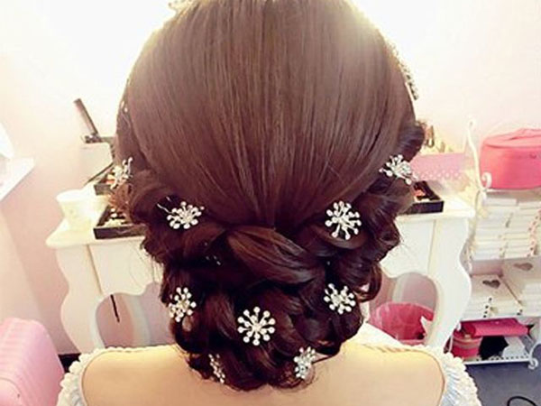 编发教程甜美麻花辫,冬天戴帽子编发教程简单好看