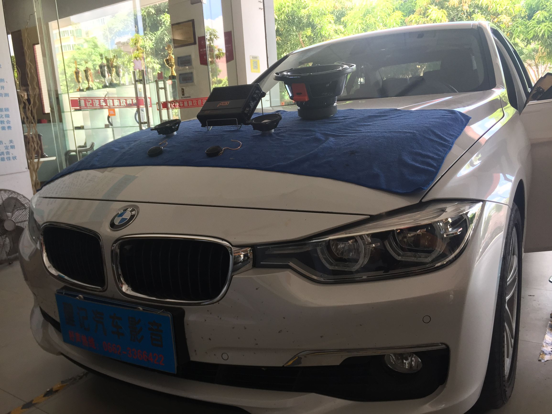 宝马3系哈曼音响试音,21年宝马3系音响调节最佳效果