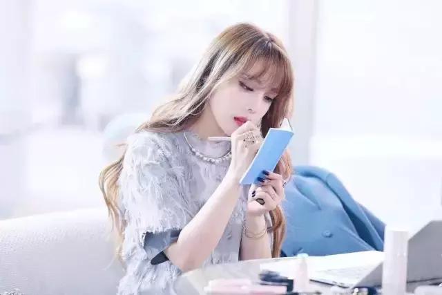 春季最想染的五款颜色,减龄显白染什么颜色好看