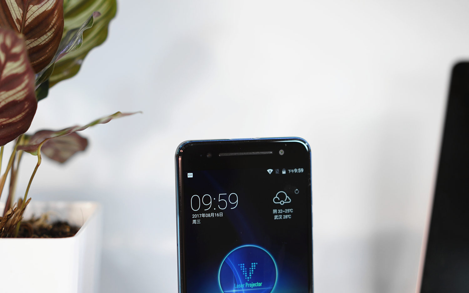 青橙vogav激光投影手机多少钱,青橙voga激光投影手机换电池