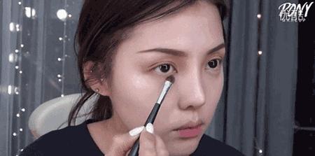 从朋克妆到野生眉，舒淇《侠盗》换“四张脸”！