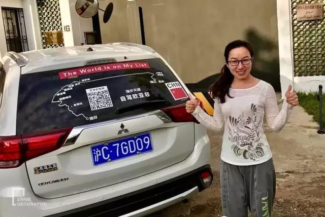 她单枪匹马从杭州出发，开着开着到了非洲腹地