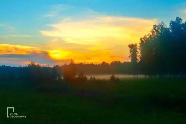 她单枪匹马从杭州出发，开着开着到了非洲腹地