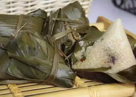 男朋友是内蒙古人，第一次送的礼物是一只羊网友笑喷：成都人只能送火锅底料了！