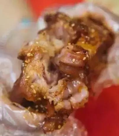 男朋友是内蒙古人，第一次送的礼物是一只羊网友笑喷：成都人只能送火锅底料了！