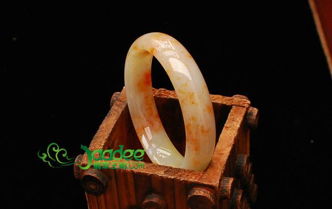 蓝底飘花有意境的翡翠手镯,通透贵气翡翠手镯