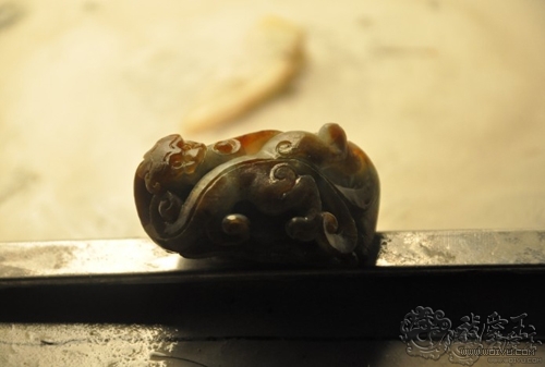 翡翠玉雕雕刻过程,用心去雕刻